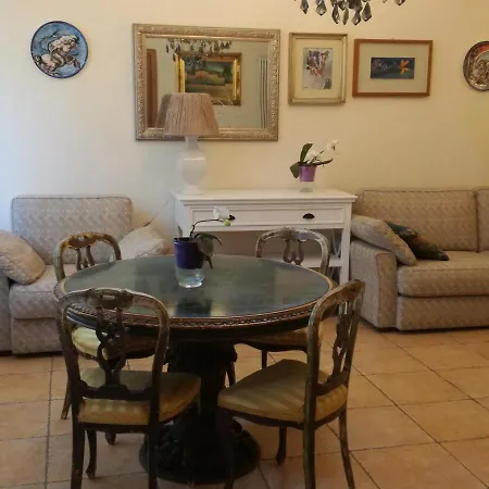 The Orange Groove Bed & Breakfast Bari